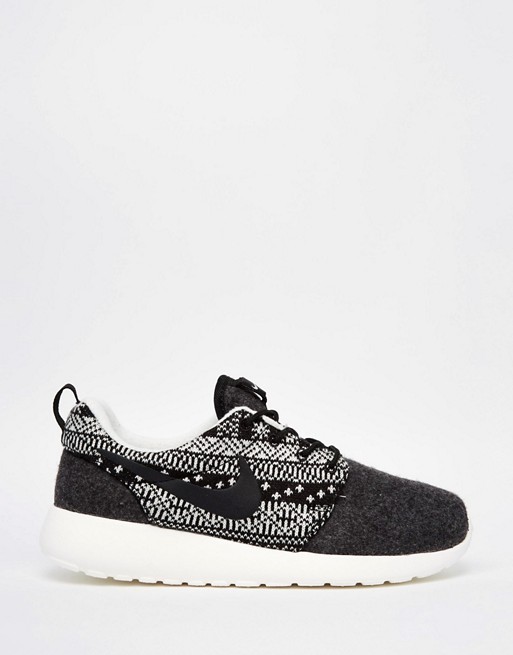 nike rosh run motif