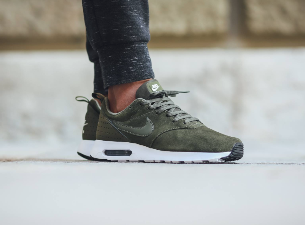 nike air max motion lw trainers